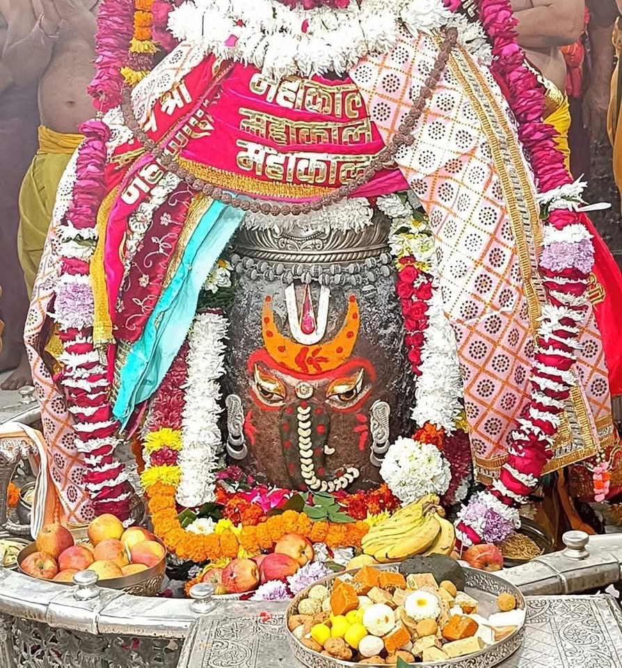 जयश्रीमहाकाल* *आज के महाकाल भस्मारती शृंगार दर्शन #live की हार्दिक शुभकामनाएं*            *18-12-2024* *बुधवार *                 *कण-कण में महादेव                #हरहरमहादेव #भोलेदानी*  #*देह शिवा वर मोहि इहै शुभ करमन ते कबहूं न टरौं न डरौं* 