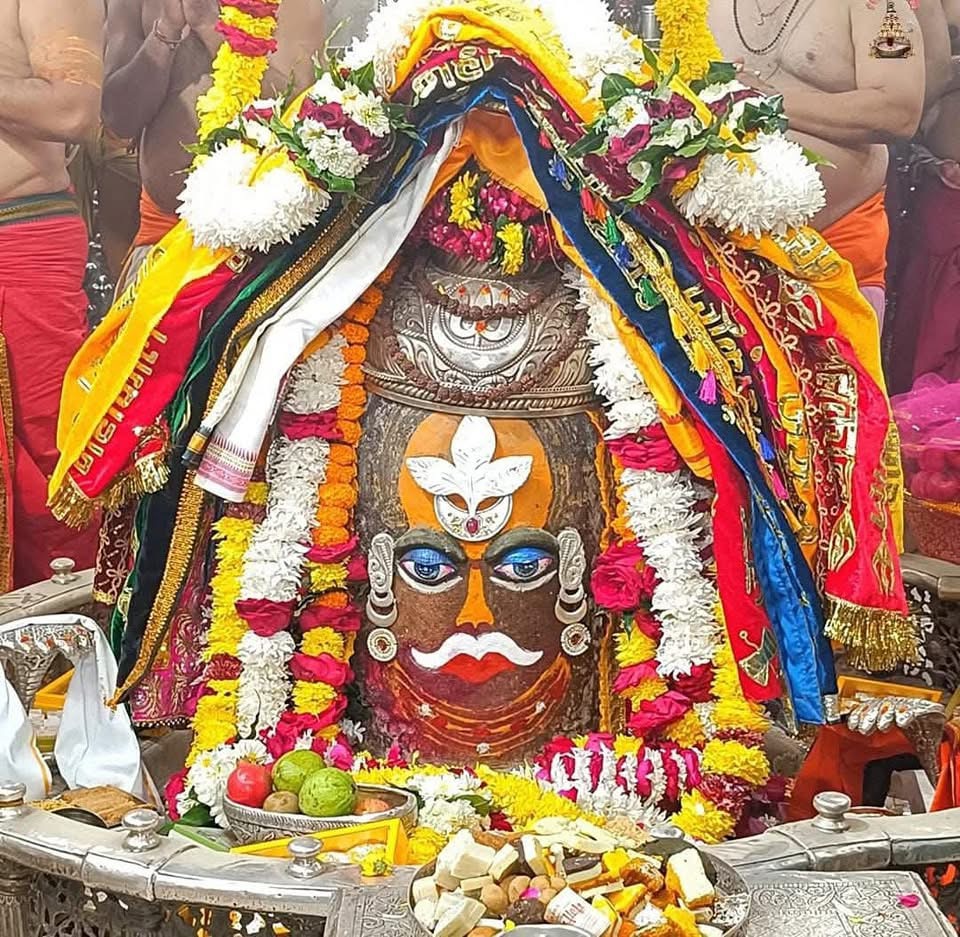 जयश्रीमहाकाल* *आज के महाकाल भस्मारती शृंगार दर्शन #live की हार्दिक शुभकामनाएं*            *27-12-2024* *शुक्रवार*                 *कण-कण में महादेव                #हरहरमहादेव #भोलेदानी*  #*देह शिवा वर मोहि इहै शुभ करमन ते कबहूं न टरौं न डरौं* 