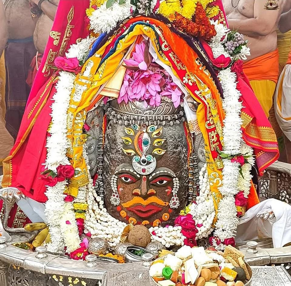 जयश्रीमहाकाल* *आज के महाकाल भस्मारती शृंगार दर्शन #live की हार्दिक शुभकामनाएं*            *29-12-2024* *रविवार*                 *कण-कण में महादेव                #हरहरमहादेव #भोलेदानी*  #*देह शिवा वर मोहि इहै शुभ करमन ते कबहूं न टरौं न डरौं* 